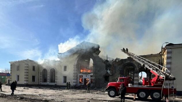 Bombardeo masivo de Konstantinovka el 25 de febrero: se registró un impacto en la estación, una mujer fue heridos