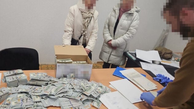 El exjefe del VLK en la región de Chernihiv fue encontrado con casi un millón de dólares; fue detenido y reportado como sospechoso
