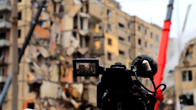 Durante dos años de guerra en Ucrania, los bombardeos rusos mataron a más de 10 periodistas, 12 más fueron asesinados detenidos - Reporteros sin fronteras