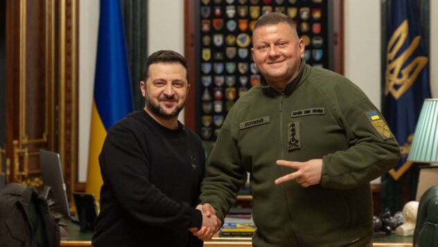 Zelensky otorgó a Zaluzhny el título de Héroe de Ucrania
