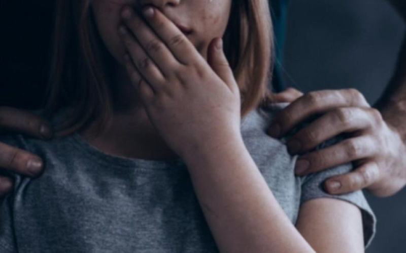 Un estudiante de noveno grado de Daguestán acusó a un empleado de la escuela de insinuarse: resultaron ser parientes