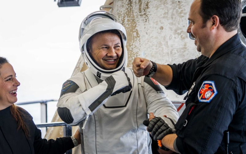 El primer turco , que llegó al espacio, regresó a la Tierra: foto