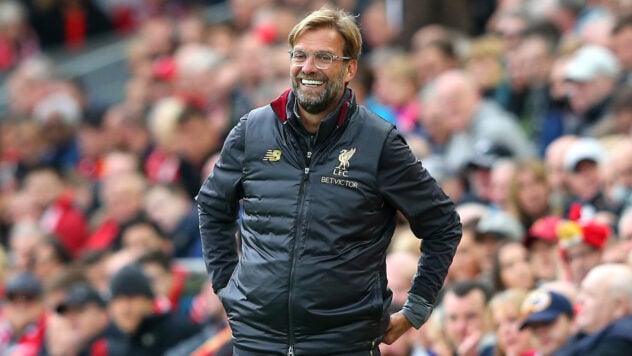 El entrenador del Liverpool atacó a un periodista y abandonó la entrevista tras una 