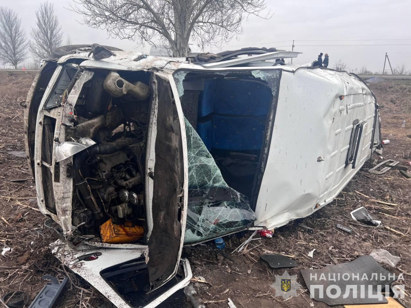 Un minibús con pasajeros volcado en la región de Dnepropetrovsk, hay muertos