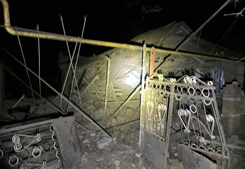 Serie de explosiones en Krivoy Rog: 2 Shahed fueron derribados, los escombros cayeron sobre un edificio de cinco pisos