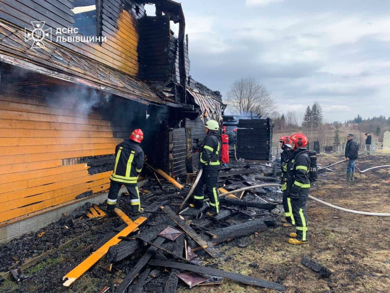 In En la región de Lviv, un incendio destruyó por completo la antigua iglesia