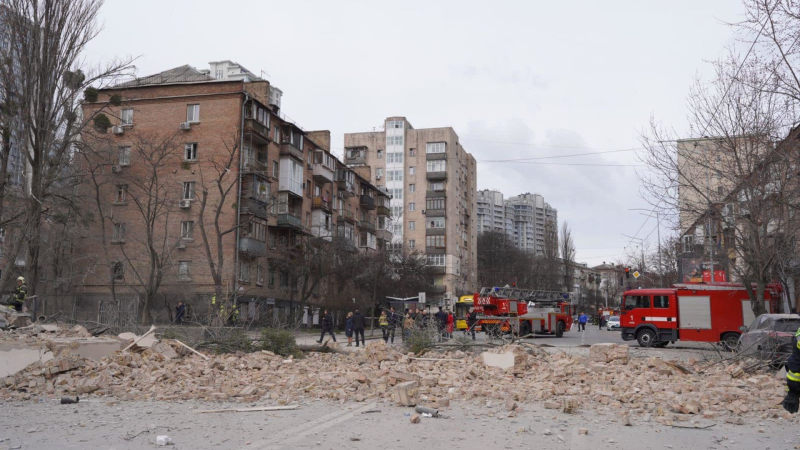 Ataque en Kiev: restos de misiles rusos destruyeron parte de la Academia de Artes Decorativas y Aplicadas 