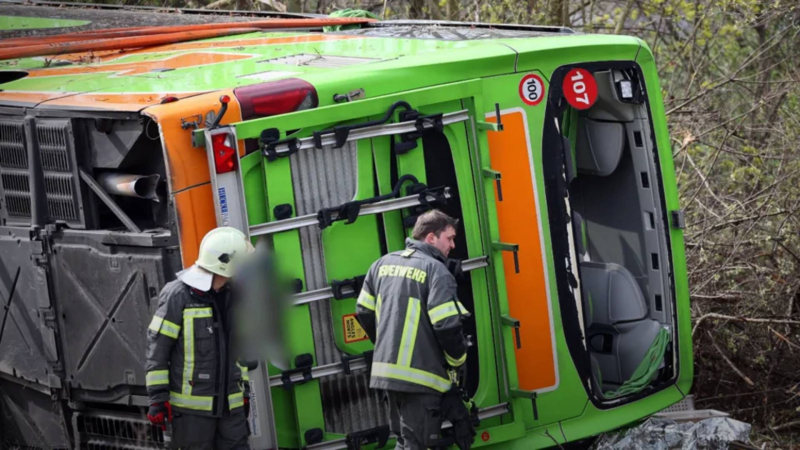 En Alemania, un autobús de Flixbus volcó cerca de Leipzig : por lo menos 5 muertos