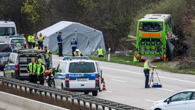 En Alemania, un autobús con pasajeros volcó en la carretera; hay ucranianos heridos