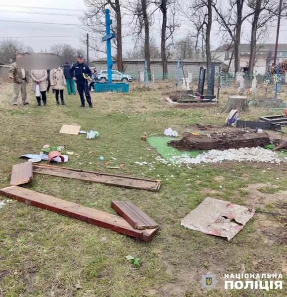 Venganza por celos: un hombre dañó la tumba de un militar en el Región de Zhytomyr