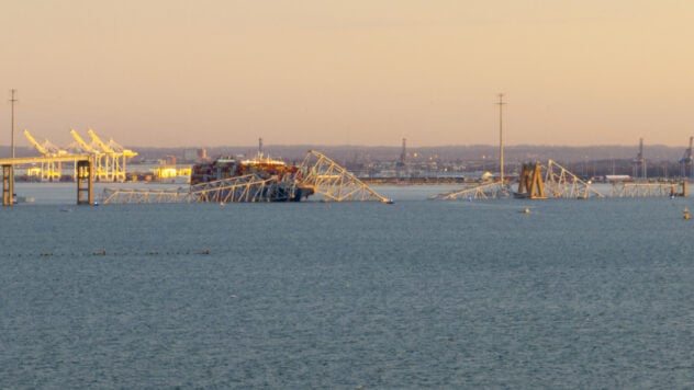 Se derrumbó un puente de carretera en Baltimore, cuyo soporte fue estrellado por un barco: allí son heridos