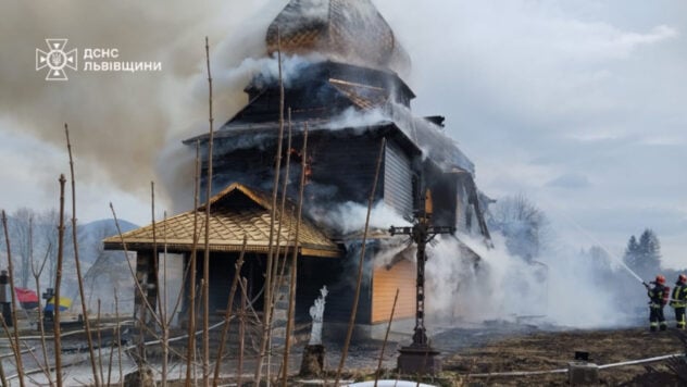 Una antigua iglesia en la región de Lviv quedó completamente destruida debido a un incendio