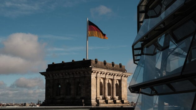 Condenar primero a los criminales: el Bundestag reaccionó a las palabras del Papa sobre la “bandera blanca”