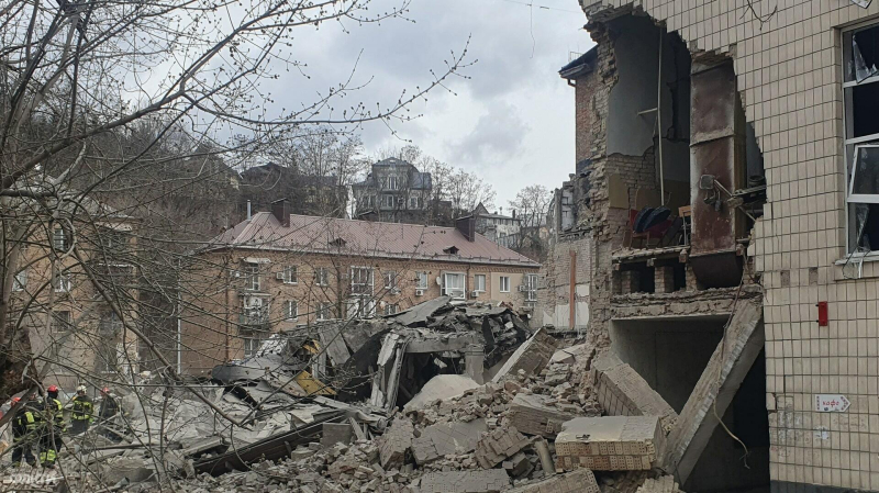 Explosiones en Kiev el 25 de marzo: fotos y vídeos después de un ataque balístico en la capital