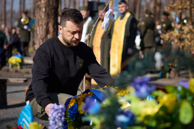 Zelensky honró la memoria de los soldados que murieron en la batalla por Moshchun: entonces se determinó el destino de Ucrania 