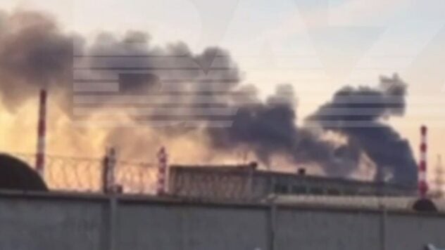 Plantas petroleras fueron atacadas en Riazán y Kirishi; el Ministerio de Defensa ruso informa del derribo de 65 drones