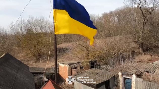 Los guardias fronterizos izaron la bandera ucraniana en tres aldeas en la zona gris de la región de Kharkov