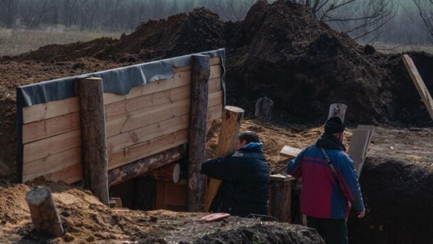 Zelensky inspeccionó las fortificaciones en la región de Sumy y escuchó un informe militar sobre la actividad de los rusos. Federación