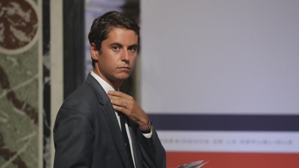 Macron quiere exponer a la extrema derecha en su compromiso con la Federación Rusa: ¿qué se propone? Macron, que “borra cualquier línea roja con respecto a Rusia”. RN dijo que se abstendría de votar.</p>
<p>El presidente del partido Frente Nacional y pariente de Le Pen, Jordan Bardella, acusó a Macron de prestar atención a “cuestiones que son distantes para los franceses” en lugar de abordar los problemas del aumento de los precios, el aumento de las tasas de criminalidad y la migración. > </p>
<h2>Los franceses desconfían de la declaración sobre el posible envío de tropas a Ucrania.</h2>
<p>Al mismo tiempo, las encuestas de opinión muestran que el 79% de los franceses están en contra de la participación de su ejército en las hostilidades en Ucrania en medio de las declaraciones de Macron sobre el posible envío de tropas a Ucrania.</p>
<p><img decoding=