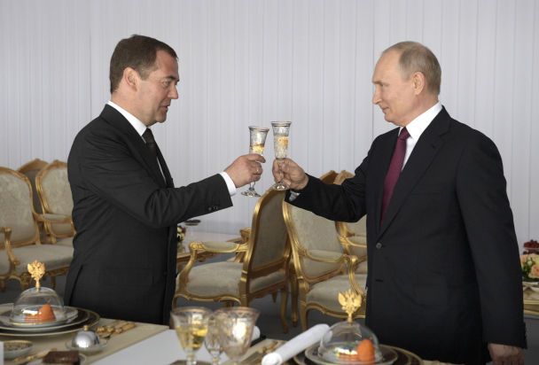  Medvedev arma un escándalo en Telegram inmediatamente después de recibir alcohol de Italia — medios
