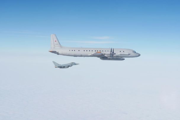 Los cazas alemanes interceptaron por primera vez aviones rusos cerca de aguas territoriales de Letonia. foto
