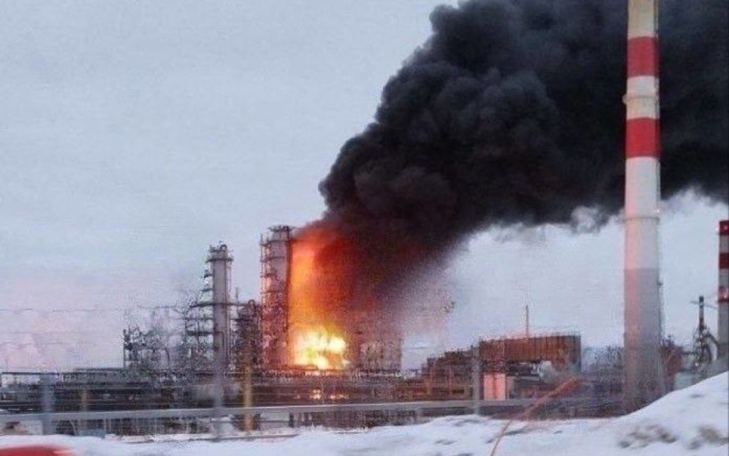 Ardió intensamente: los vehículos aéreos no tripulados atacaron dos depósitos de petróleo en Rusia a la vez (foto, vídeo)