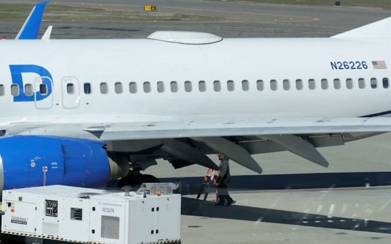 Una parte de la piel del avión Boeing se desprendió durante el vuelo: detalles