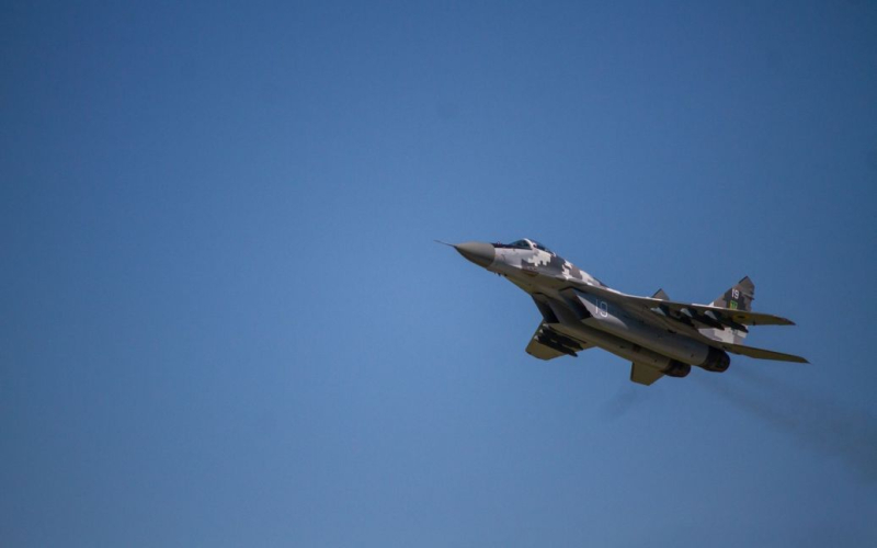 En Serbia detectó un avión desconocido: el ejército envió cazas