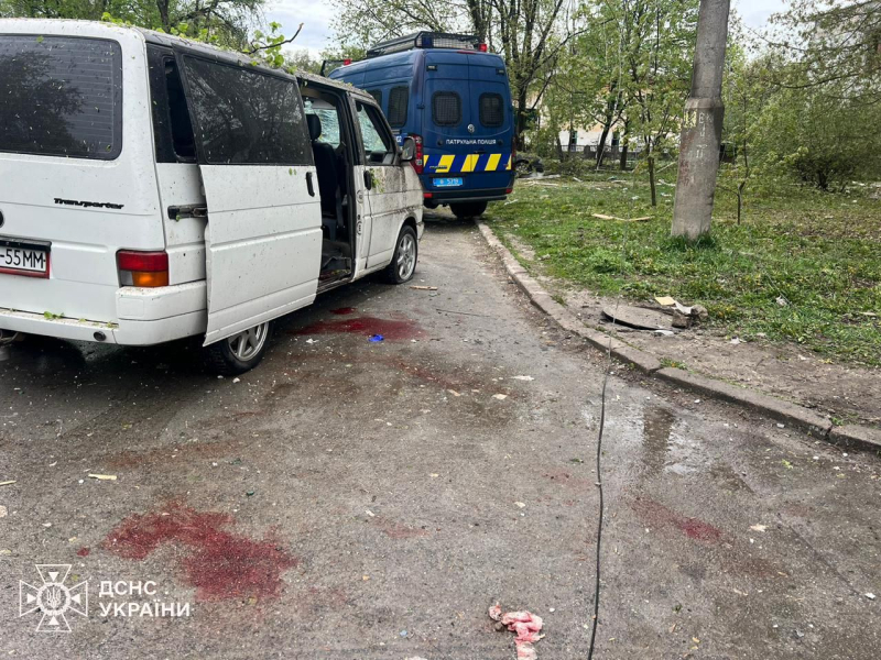 En las explosiones de Chernigov: el enemigo alcanzó tres misiles, se conocen 11 muertos y 22 heridos 