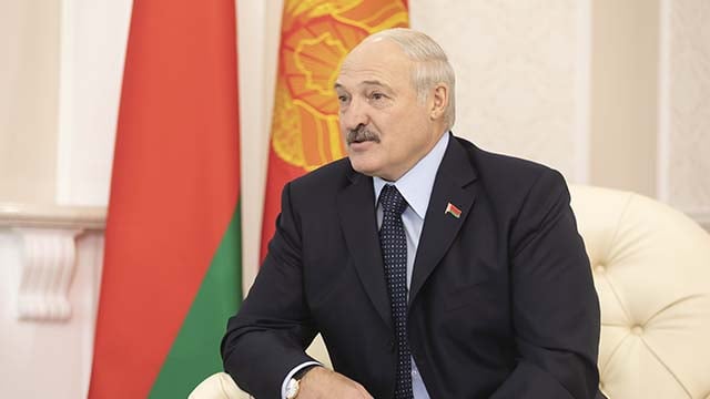 Comenzarán a recibir citaciones por SMS: Lukashenko firmó un nuevo decreto para los bielorrusos