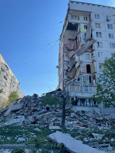 Federación de Rusia Golpe en un edificio de 9 plantas en Volchansk: un hombre murió y dos personas más resultaron heridas