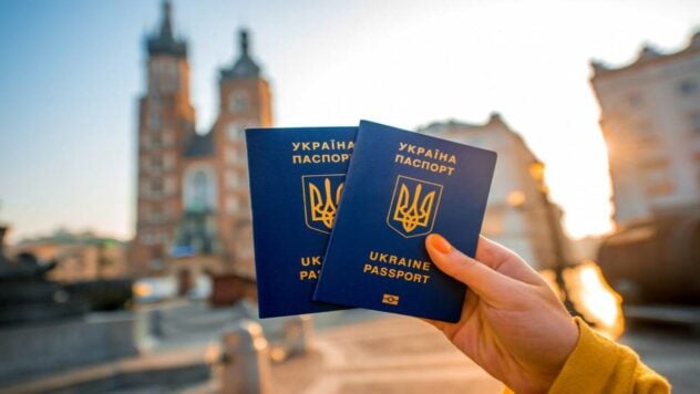 Los consulados de Ucrania dejarán de expedir pasaportes a hombres cuando se levanten las restricciones