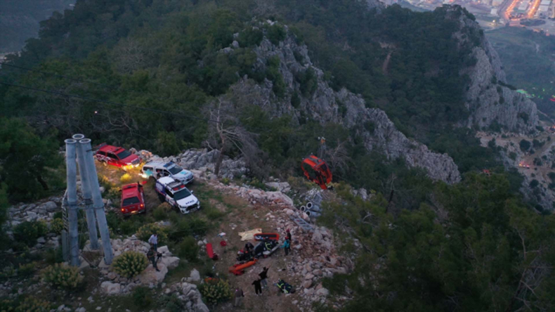 En Turquía, una cabina de teleférico con 8 personas dentro cayó por un acantilado en Turquía: vídeo del escena