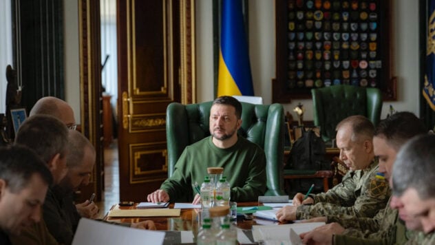 Zelensky ocupó el cuartel general: discutió la situación en el frente y la protección de las ciudades contra los bombardeos