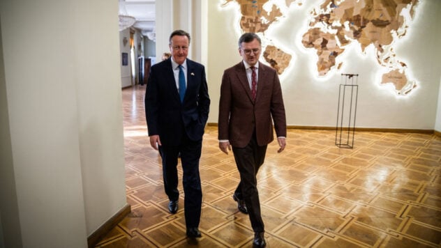 Kuleba discutió con Cameron la búsqueda y entrega de sistemas Patriot a Ucrania
