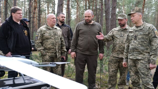 Robots y drones de combate: Syrsky y Umerov inspeccionaron los nuevos desarrollos ucranianos