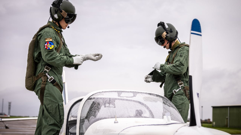 La siguiente etapa en Francia: los pilotos de las Fuerzas Armadas de Ucrania completaron su entrenamiento en el F-16 en Gran Bretaña 