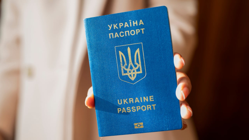 La prohibición de obtener pasaportes en el extranjero se aplica únicamente al Documento de Empresa Estatal - Ministerio de Relaciones Exteriores 