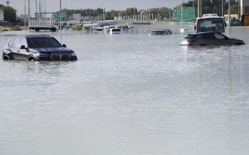 Dubai: La zona de los millonarios es azotada por la mayor tormenta en 75 años