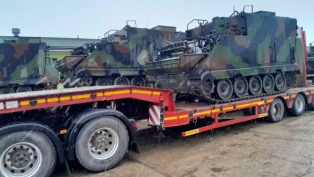 Los vehículos blindados de transporte de personal M577 de Lituania llegaron a Ucrania