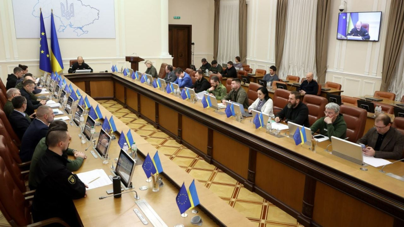 Los hombres obligados al servicio militar sólo podrán obtener pasaportes en el territorio de Ucrania; Resolución del Gabinete