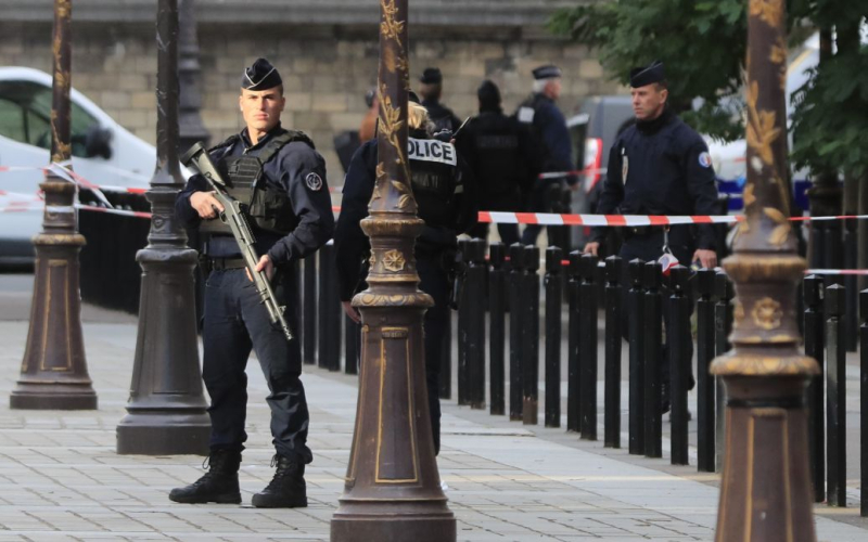 Un hombre con una granada atacó el consulado iraní en París - BILD