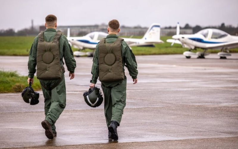 Los primeros pilotos ucranianos completaron su entrenamiento en el F-16 en Gran Bretaña