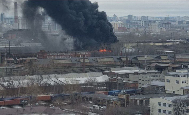 Primero hubo una explosión: detalles sobre el incendio en Uralmash del Ministerio de Energía (foto)
