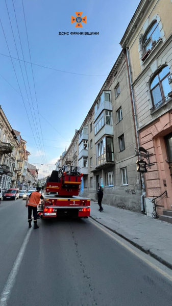 La puerta se cerró automáticamente: en Ivano-Frankivsk, los rescatistas rescataron a un niño de un apartamento cerrado