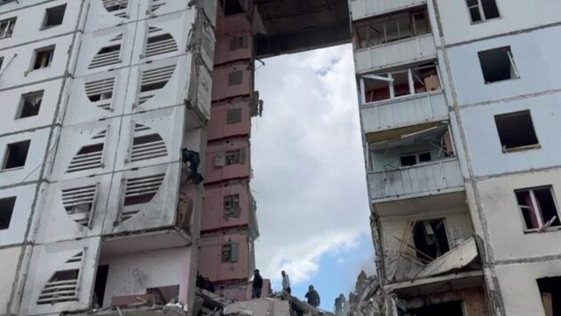 En Belgorod, la entrada a un edificio de gran altura se derrumbó después de una explosión