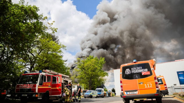 En Berlín, un incendio en una fábrica que produce defensa aérea: humo tóxico cubrió parte de la city