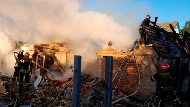 Explosiones en la región de Kiev: hay destrucción en cuatro distritos, en el hospital - una madre e hijo