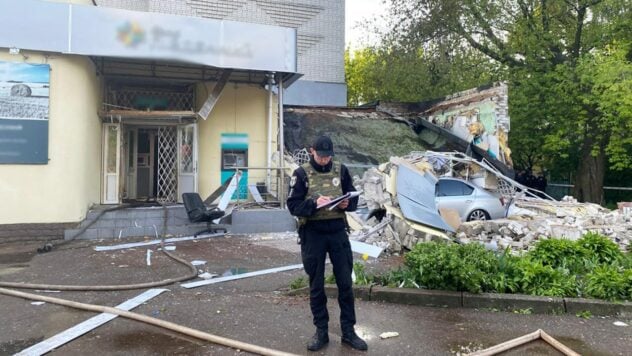 Explosión en un banco en Chernigov el 6 de mayo: se produjo un incendio, el edificio resultó dañado