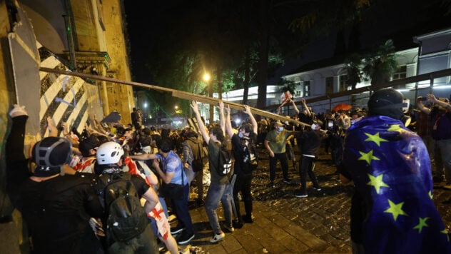 Durante las protestas contra la ley sobre agentes extranjeros en Georgia, hubo enfrentamientos con la policía, hubo fueron detenidos y heridos